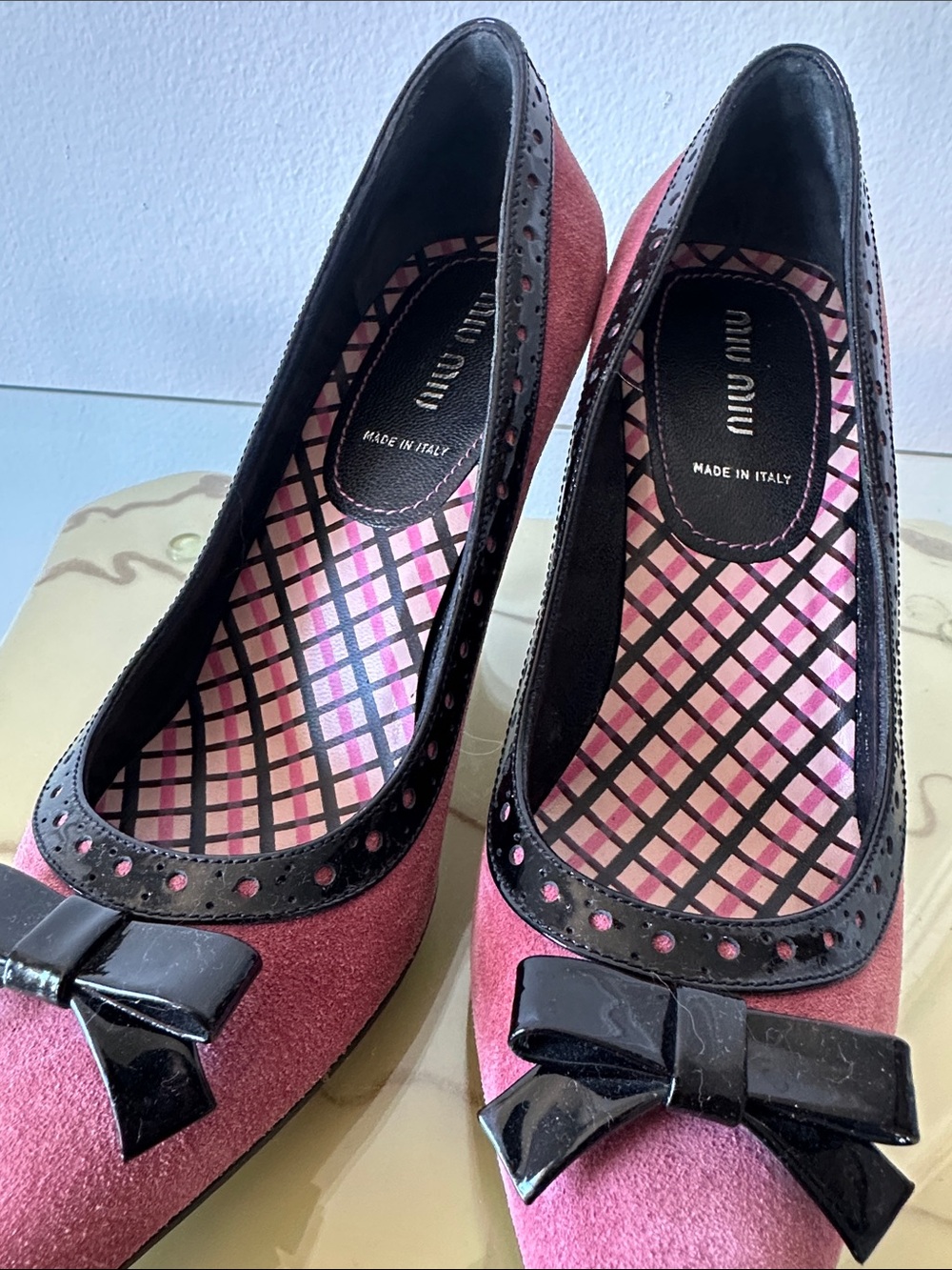 Miu Miu Burgundy Suede Pointed Pumps with Black Bow Trim - Picture 3 of 5